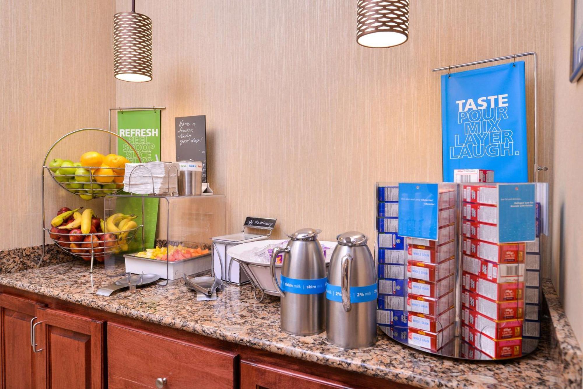Hampton Inn Йорк Екстериор снимка