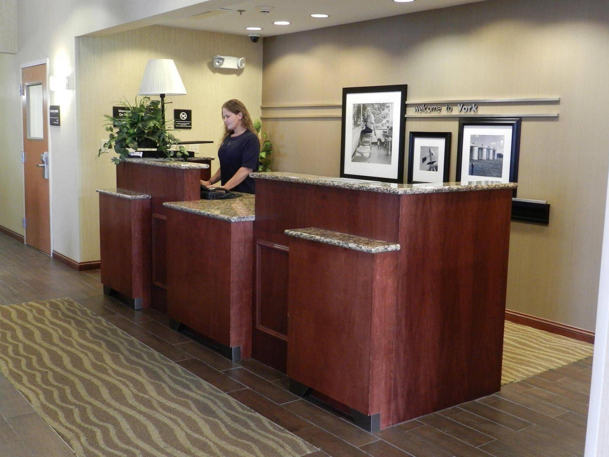 Hampton Inn Йорк Екстериор снимка